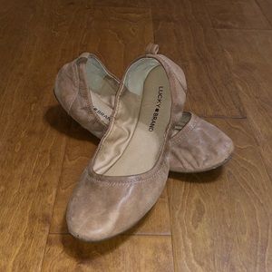 LUCKY FLATS